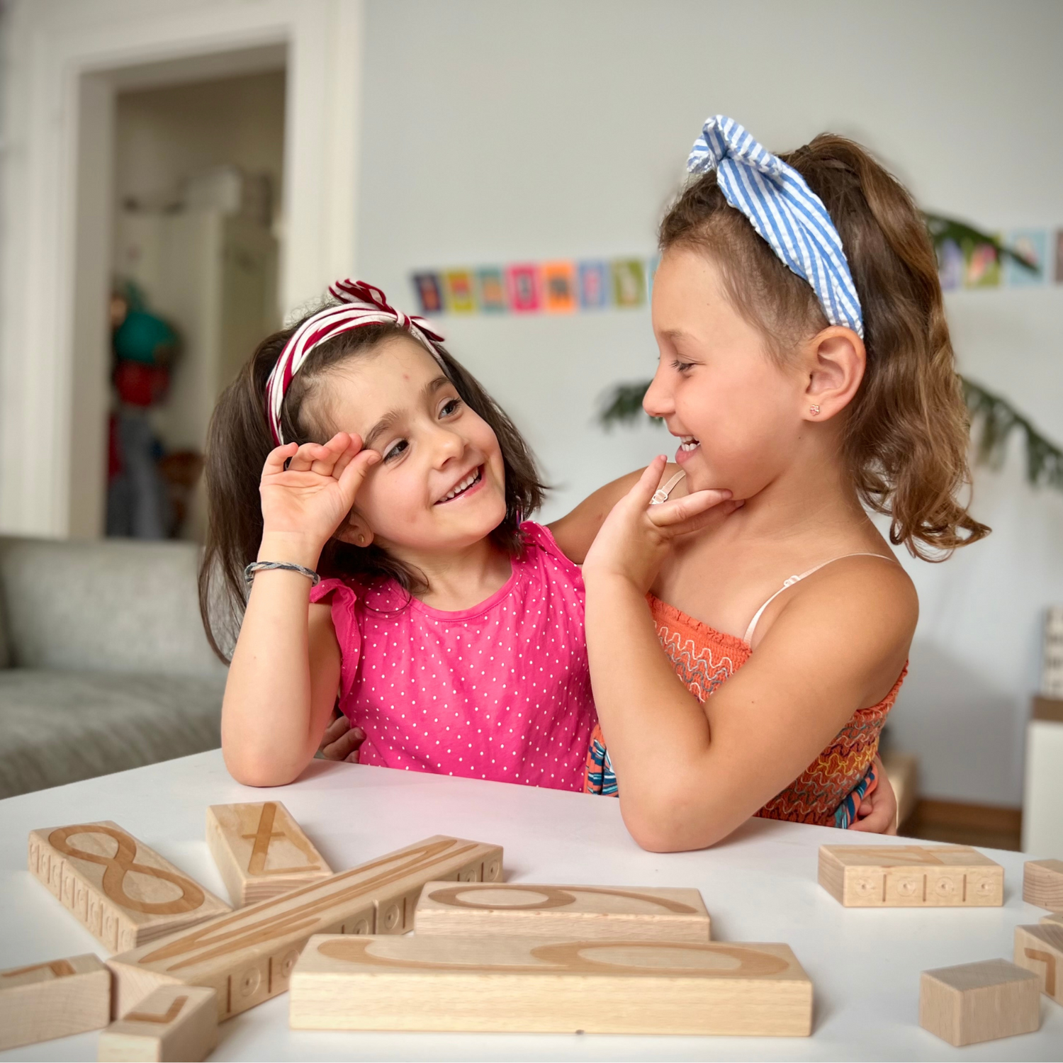 Mathematik spielerisch lernen: 5 einfache Ideen mit den intuitibrix Bausteinen für Vorschulkinder